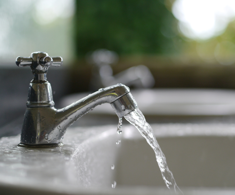 A photograph of a working tap.