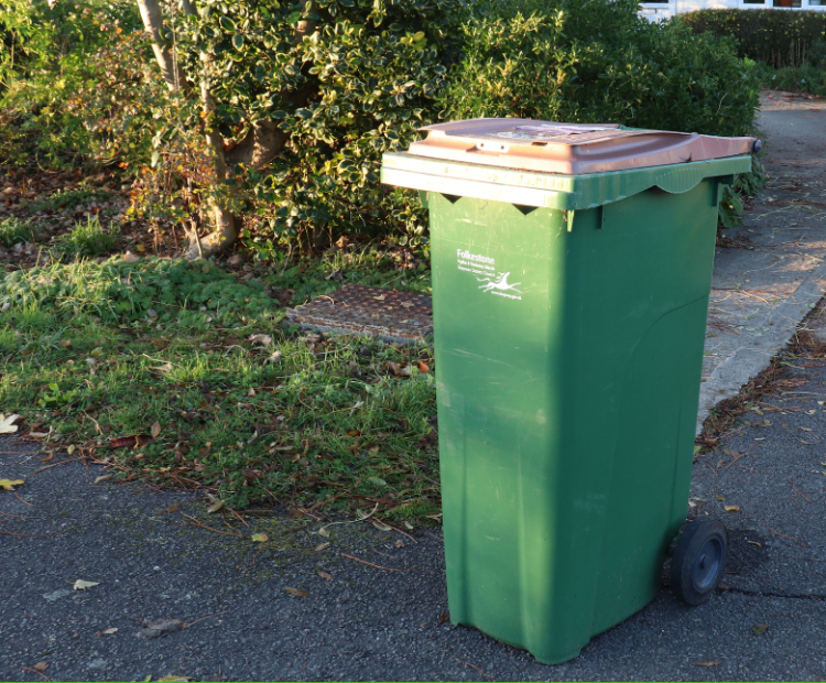 An image of a garden waste brown lidded bin